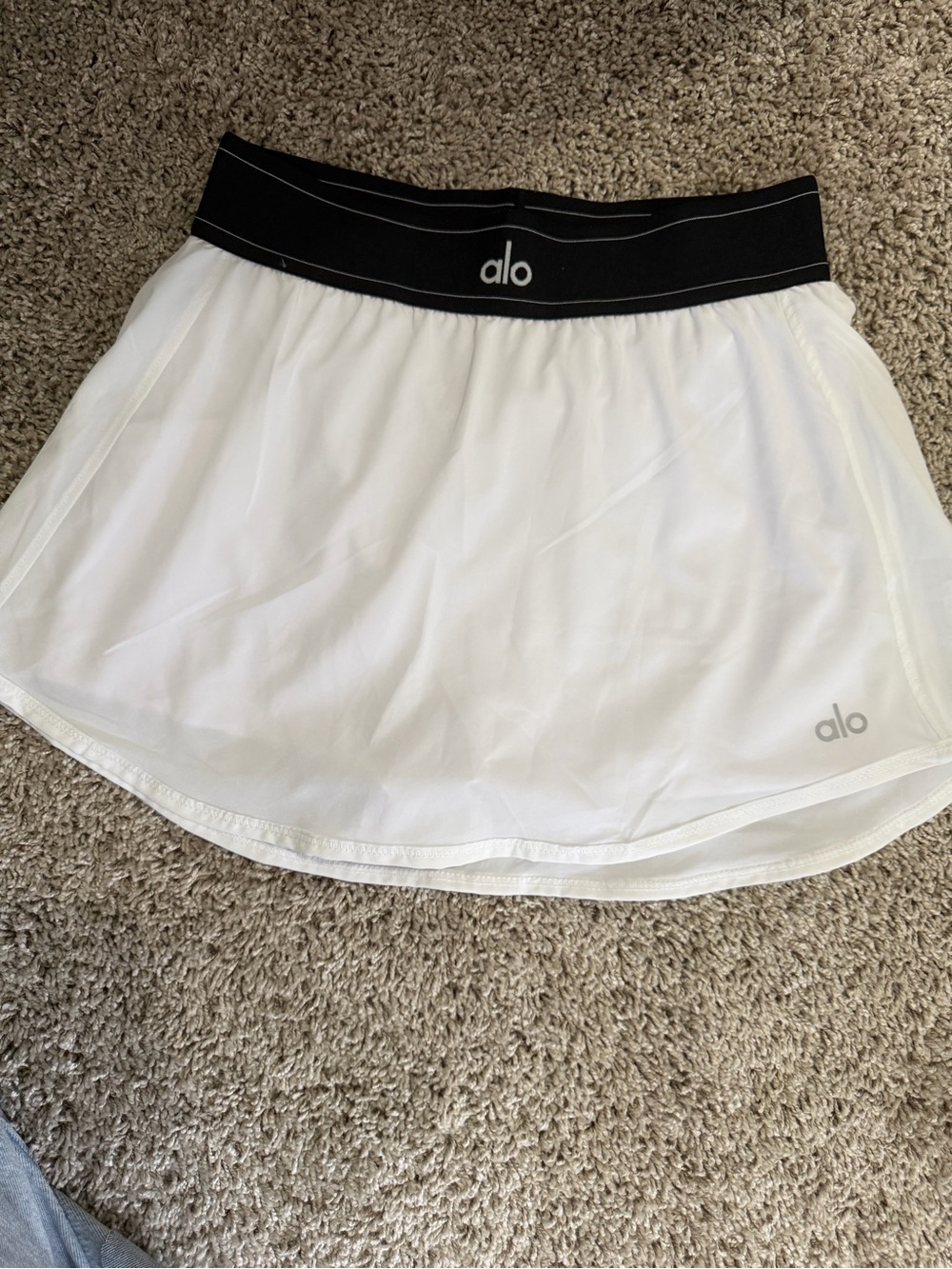 ALO Yoga White Mini Skirt with Black Elastic Waistband - Picture 3 of 4